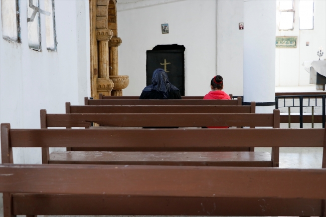 Tel Abyad'da Türkiye'nin onardığı Ermeni Kilisesi ibadete açıldı